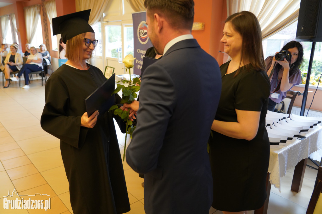 Wręczenie dyplomów ukończenia studiów pielęgniarskich
