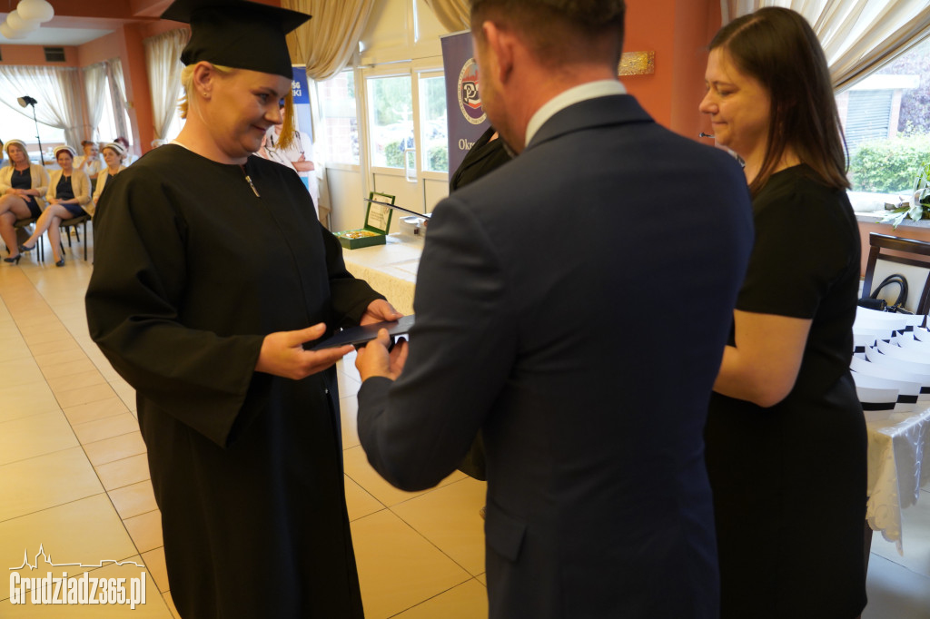 Wręczenie dyplomów ukończenia studiów pielęgniarskich