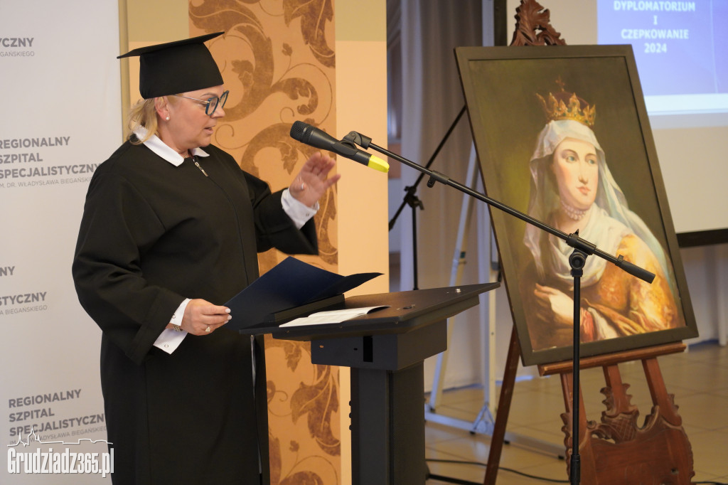 Wręczenie dyplomów ukończenia studiów pielęgniarskich
