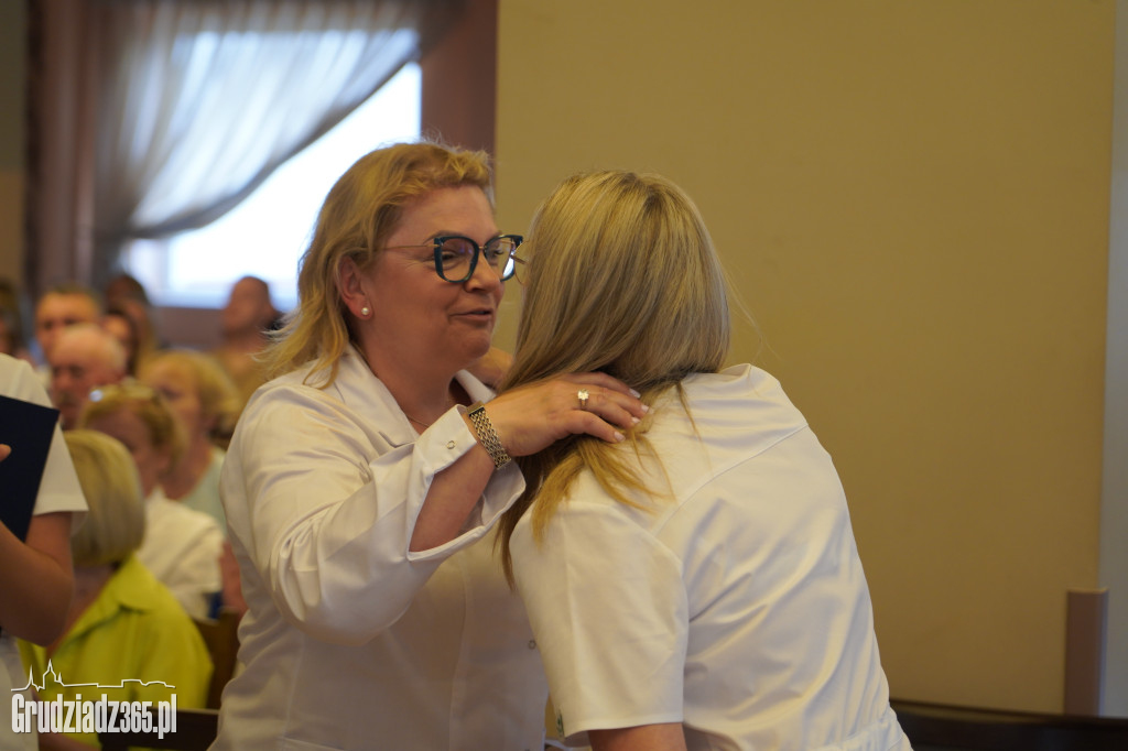Wręczenie dyplomów ukończenia studiów pielęgniarskich