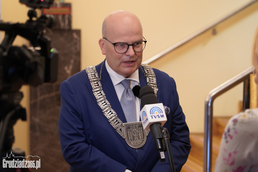 V uroczysta sesja Rady Miejskiej Grudziądza. Wręczenie Nagrody Grudziądzkiego Flisaka