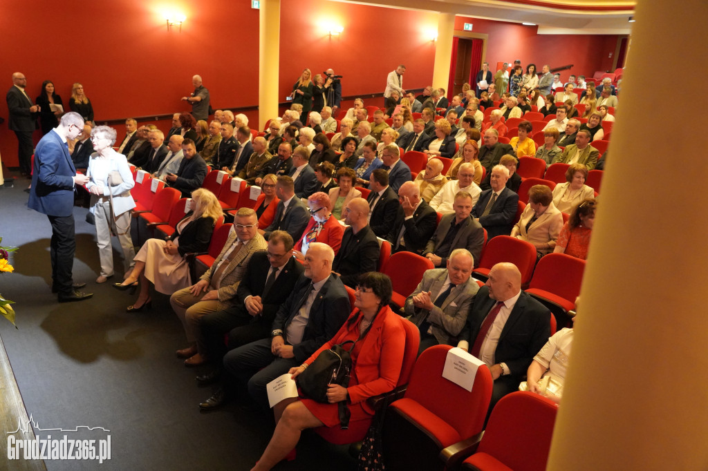 V uroczysta sesja Rady Miejskiej Grudziądza. Wręczenie Nagrody Grudziądzkiego Flisaka