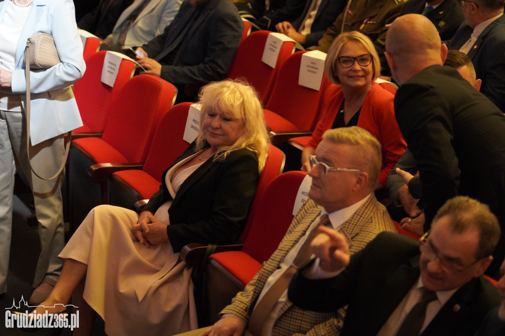 V uroczysta sesja Rady Miejskiej Grudziądza. Wręczenie Nagrody Grudziądzkiego Flisaka