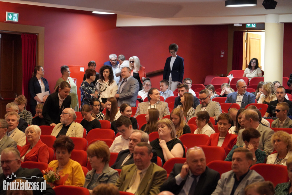 V uroczysta sesja Rady Miejskiej Grudziądza. Wręczenie Nagrody Grudziądzkiego Flisaka