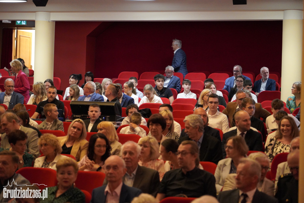 V uroczysta sesja Rady Miejskiej Grudziądza. Wręczenie Nagrody Grudziądzkiego Flisaka