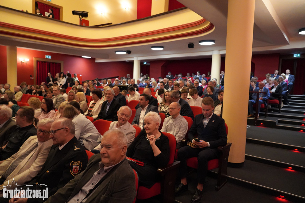 V uroczysta sesja Rady Miejskiej Grudziądza. Wręczenie Nagrody Grudziądzkiego Flisaka