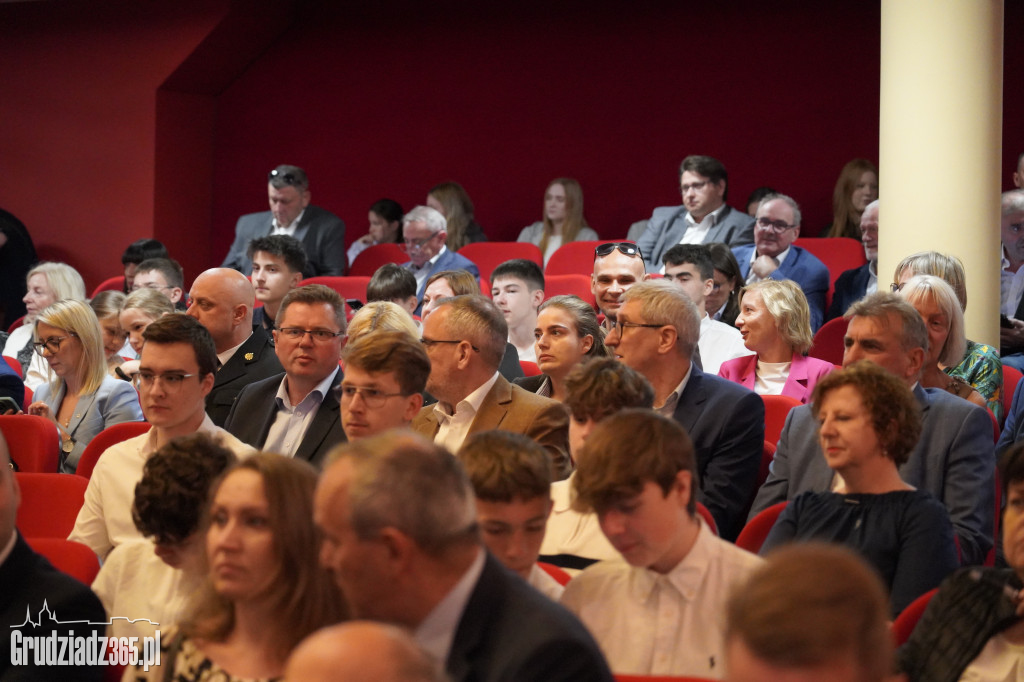 V uroczysta sesja Rady Miejskiej Grudziądza. Wręczenie Nagrody Grudziądzkiego Flisaka