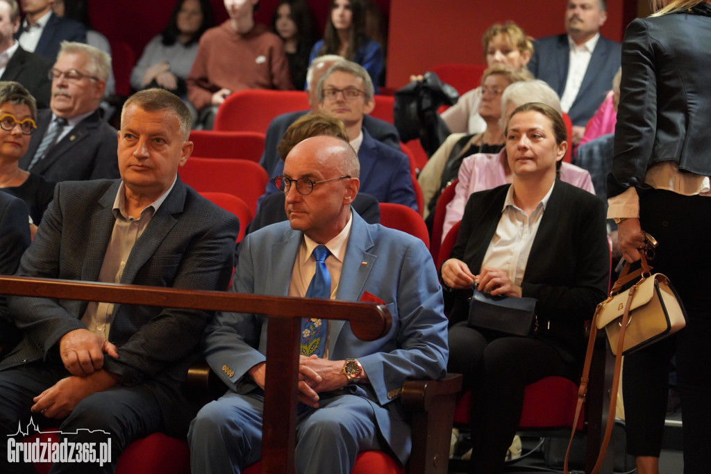 V uroczysta sesja Rady Miejskiej Grudziądza. Wręczenie Nagrody Grudziądzkiego Flisaka