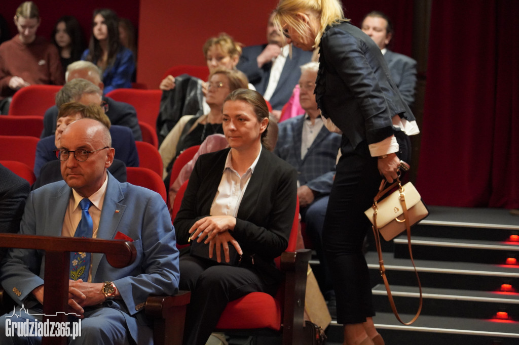 V uroczysta sesja Rady Miejskiej Grudziądza. Wręczenie Nagrody Grudziądzkiego Flisaka