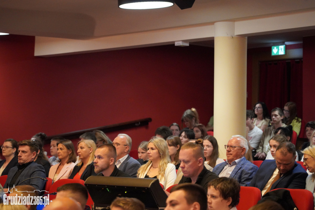 V uroczysta sesja Rady Miejskiej Grudziądza. Wręczenie Nagrody Grudziądzkiego Flisaka
