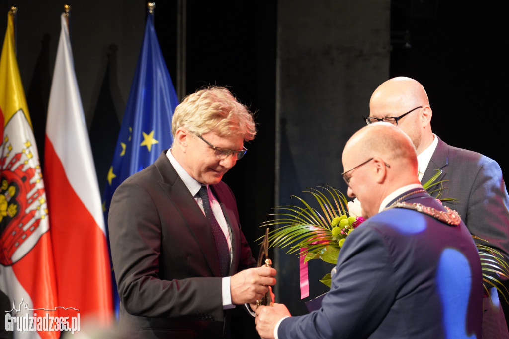V uroczysta sesja Rady Miejskiej Grudziądza. Wręczenie Nagrody Grudziądzkiego Flisaka