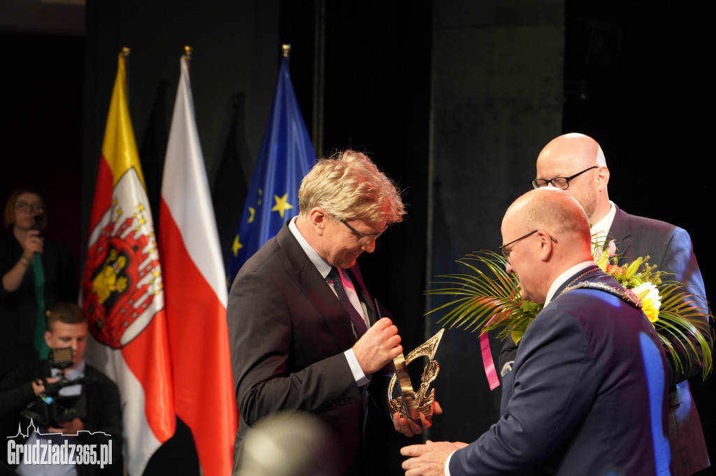 V uroczysta sesja Rady Miejskiej Grudziądza. Wręczenie Nagrody Grudziądzkiego Flisaka