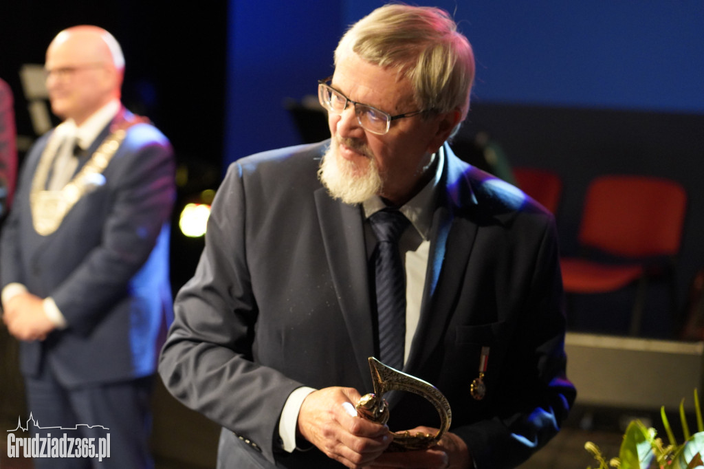 V uroczysta sesja Rady Miejskiej Grudziądza. Wręczenie Nagrody Grudziądzkiego Flisaka