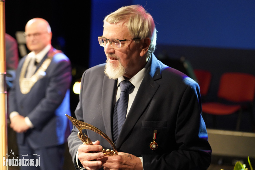 V uroczysta sesja Rady Miejskiej Grudziądza. Wręczenie Nagrody Grudziądzkiego Flisaka