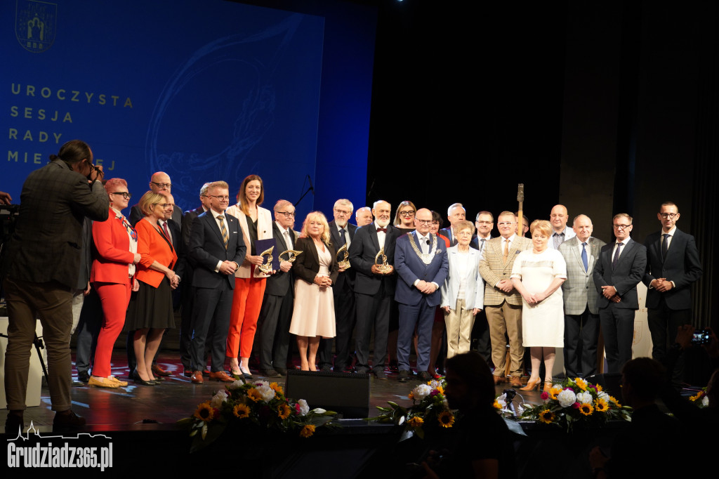 V uroczysta sesja Rady Miejskiej Grudziądza. Wręczenie Nagrody Grudziądzkiego Flisaka