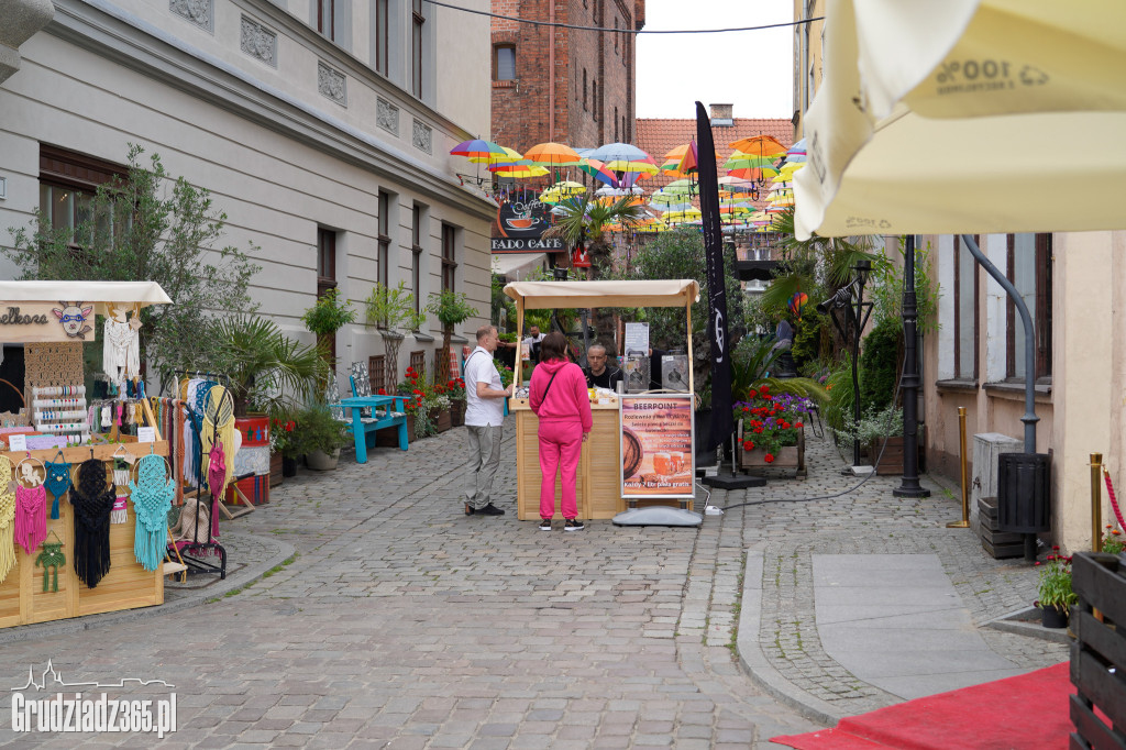 Grudziądz gotowy na obchody 733. urodzin. Stoiska Jarmarku Spichrzowego gotowe