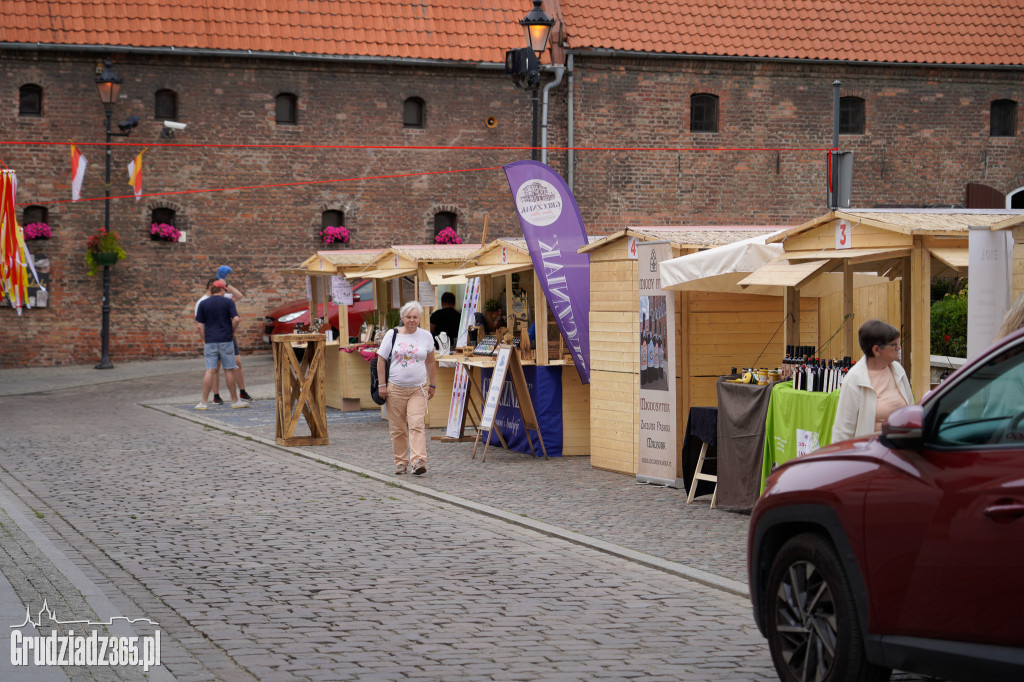 Grudziądz gotowy na obchody 733. urodzin. Stoiska Jarmarku Spichrzowego gotowe