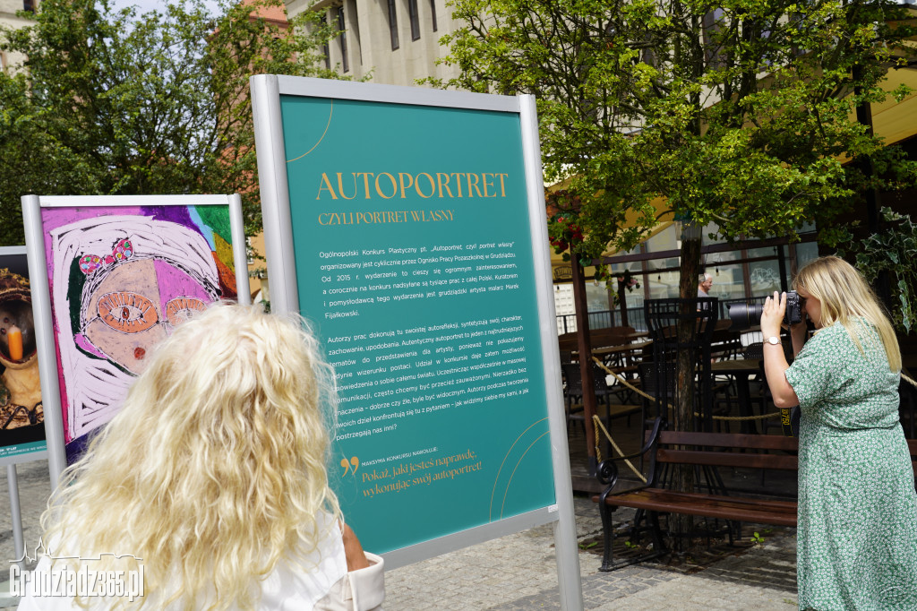 Wystawa na Rynku w Grudziądzu - Autoportret, czyli portret własny