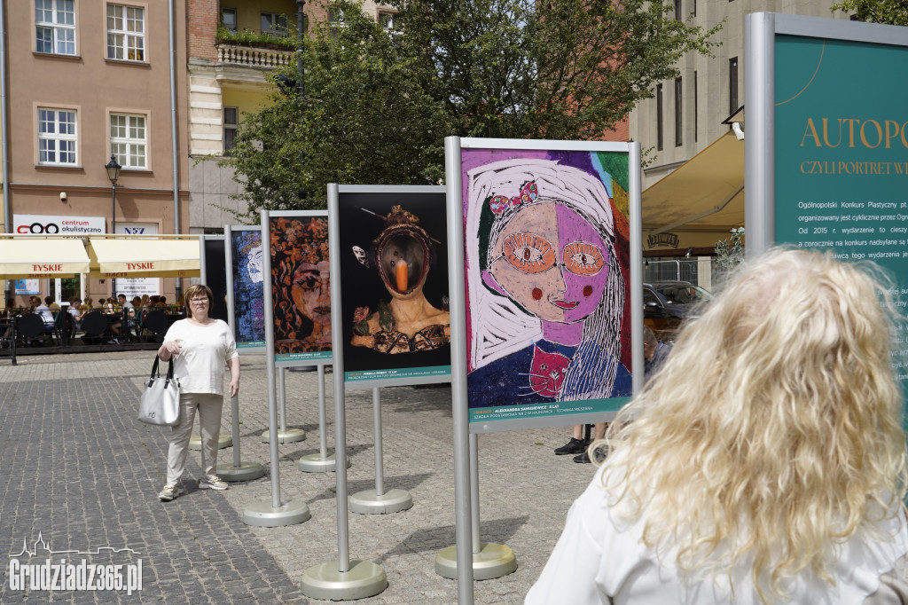 Wystawa na Rynku w Grudziądzu - Autoportret, czyli portret własny