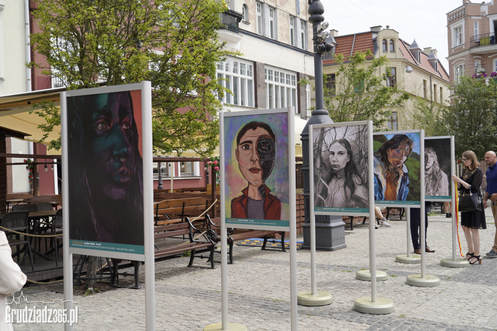 Wystawa na Rynku w Grudziądzu - Autoportret, czyli portret własny
