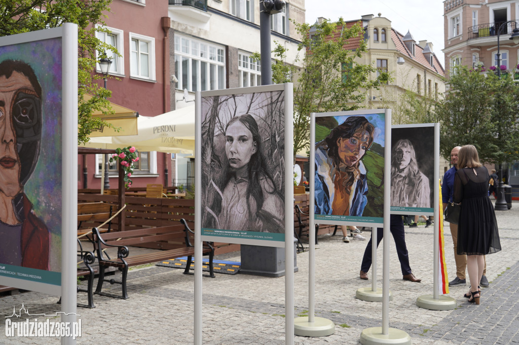 Wystawa na Rynku w Grudziądzu - Autoportret, czyli portret własny