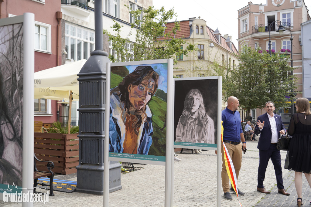Wystawa na Rynku w Grudziądzu - Autoportret, czyli portret własny