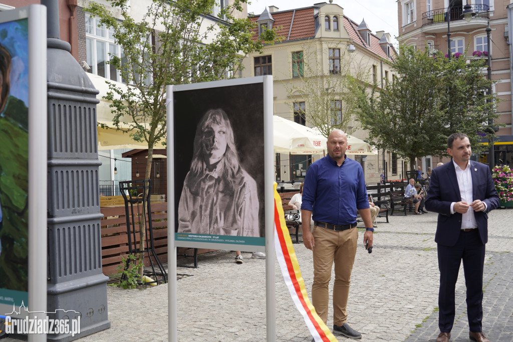 Wystawa na Rynku w Grudziądzu - Autoportret, czyli portret własny