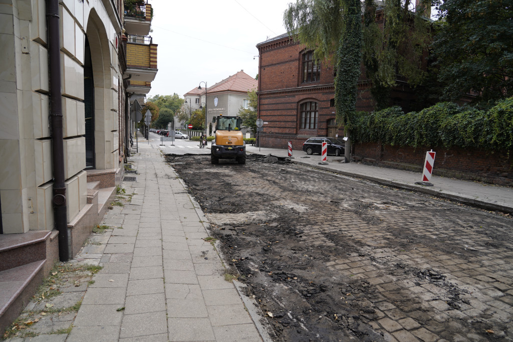 Zamknięto wjazd z ul. Sienkiewicza w ulicę Kosynierów Gdyńskich, ruszył remont tej ulicy.