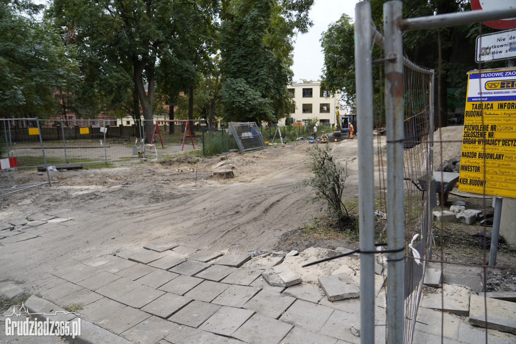 Zamknięto wjazd z ul. Sienkiewicza w ulicę Kosynierów Gdyńskich, ruszył remont tej ulicy.