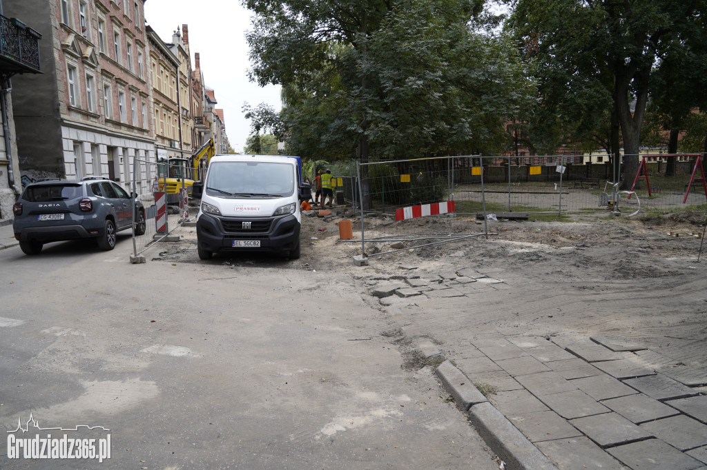Zamknięto wjazd z ul. Sienkiewicza w ulicę Kosynierów Gdyńskich, ruszył remont tej ulicy.