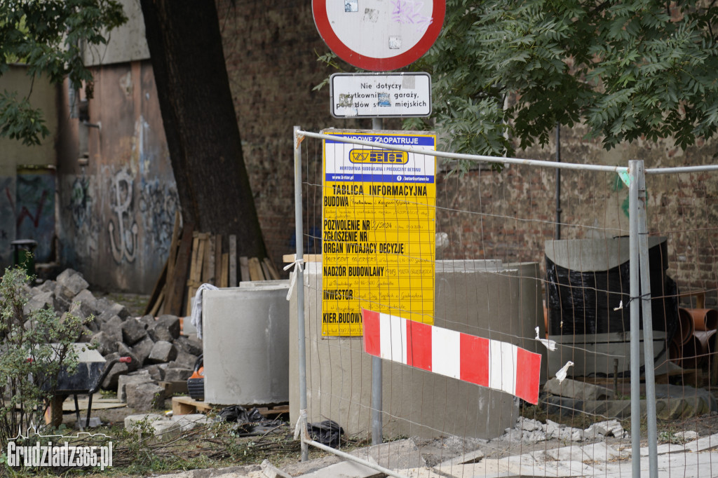Zamknięto wjazd z ul. Sienkiewicza w ulicę Kosynierów Gdyńskich, ruszył remont tej ulicy.