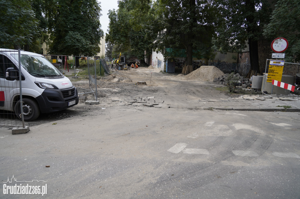 Zamknięto wjazd z ul. Sienkiewicza w ulicę Kosynierów Gdyńskich, ruszył remont tej ulicy.