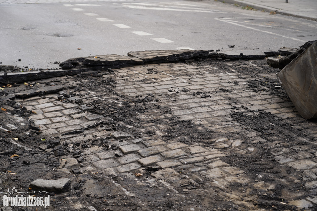 Zamknięto wjazd z ul. Sienkiewicza w ulicę Kosynierów Gdyńskich, ruszył remont tej ulicy.