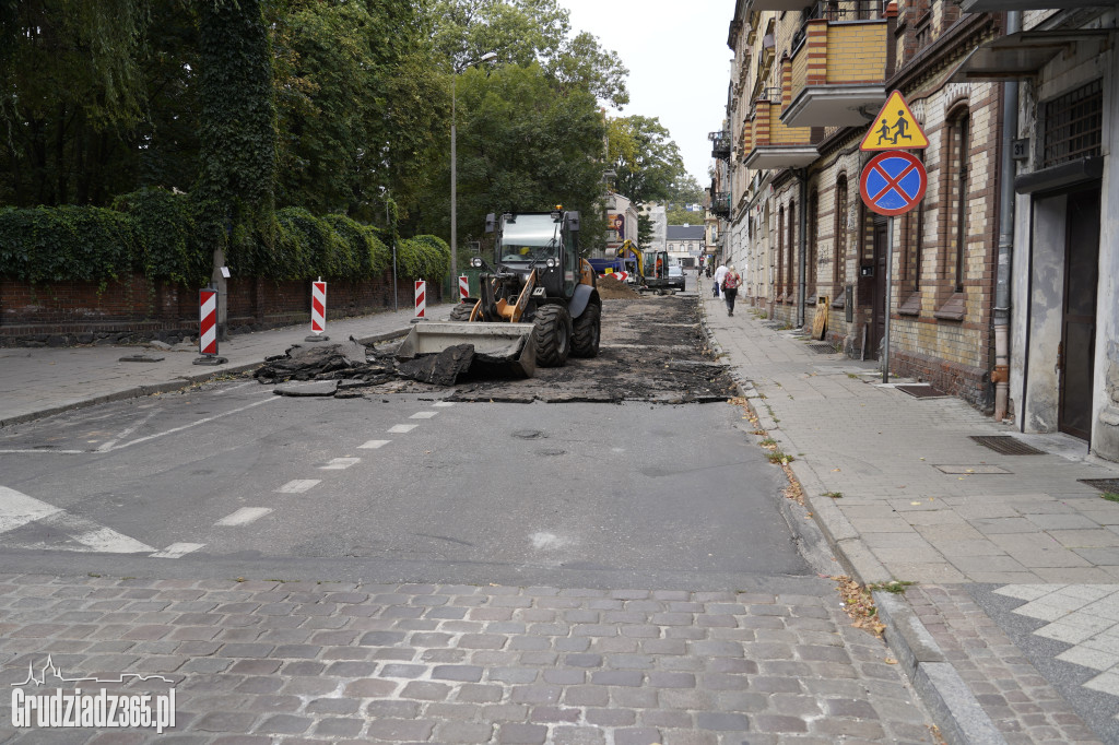 Zamknięto wjazd z ul. Sienkiewicza w ulicę Kosynierów Gdyńskich, ruszył remont tej ulicy.