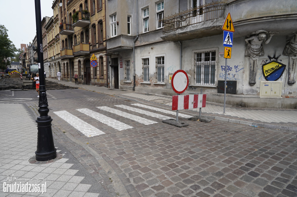 Zamknięto wjazd z ul. Sienkiewicza w ulicę Kosynierów Gdyńskich, ruszył remont tej ulicy.