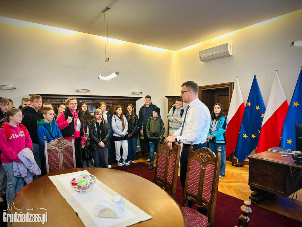 Wojewoda zaprosił do Bydgoszczy dzieci z Kamieńca Ząbkowickiego przebywające w Grudziądzu