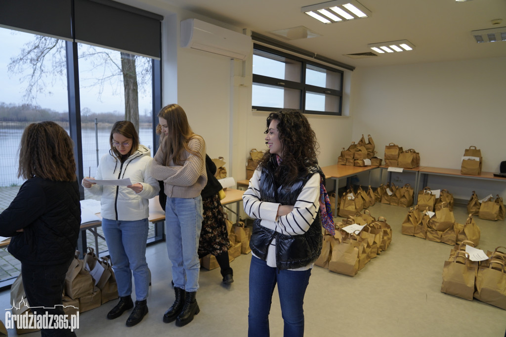 Grudziądz: Wolontariusze ruszają z paczkami dla seniorów!