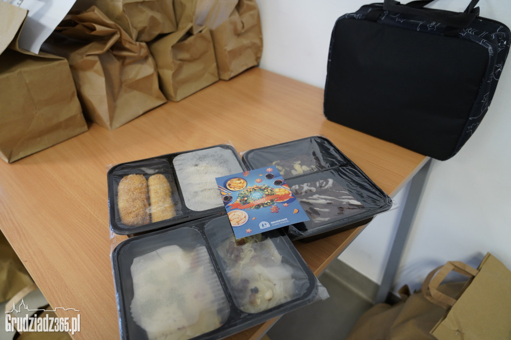 Grudziądz: Wolontariusze ruszają z paczkami dla seniorów!