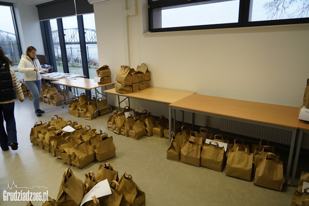 Grudziądz: Wolontariusze ruszają z paczkami dla seniorów!