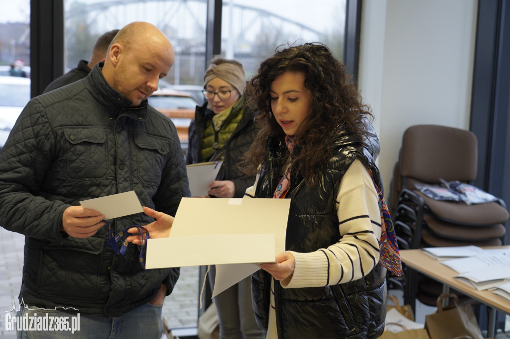 Grudziądz: Wolontariusze ruszają z paczkami dla seniorów!