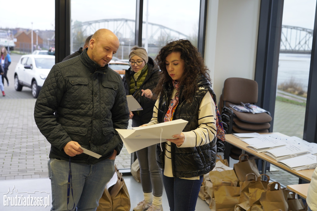 Grudziądz: Wolontariusze ruszają z paczkami dla seniorów!