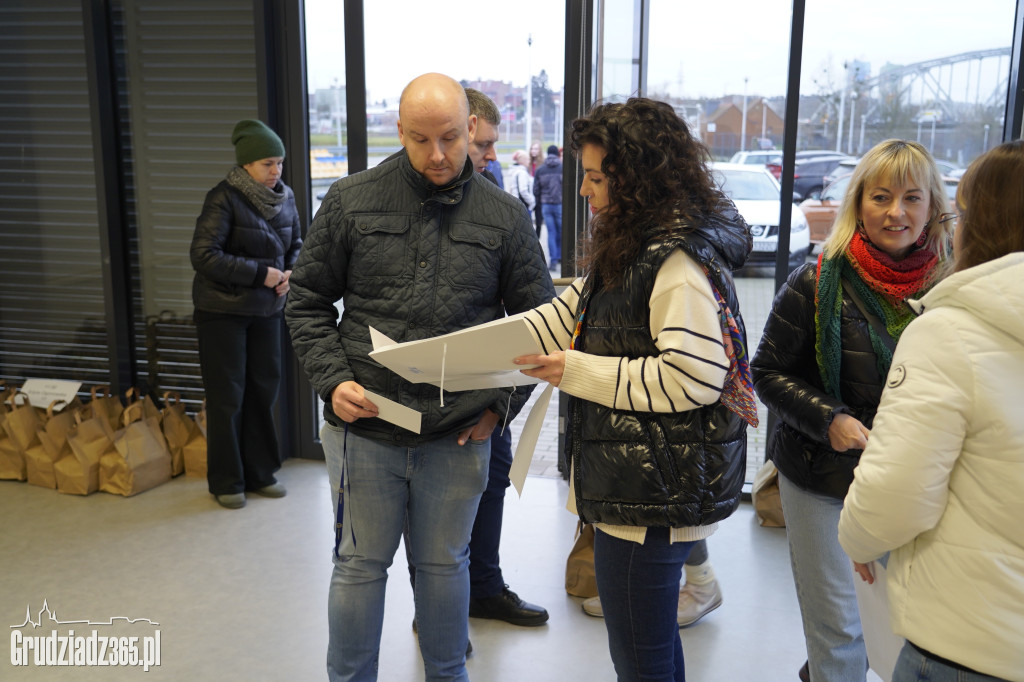 Grudziądz: Wolontariusze ruszają z paczkami dla seniorów!