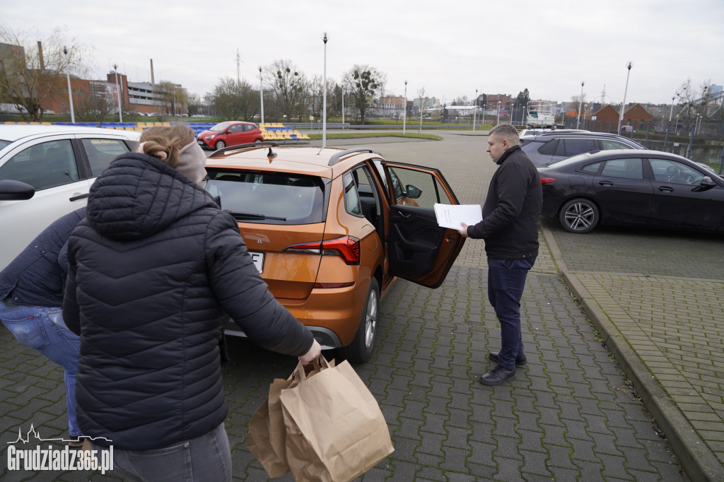 Grudziądz: Wolontariusze ruszają z paczkami dla seniorów!