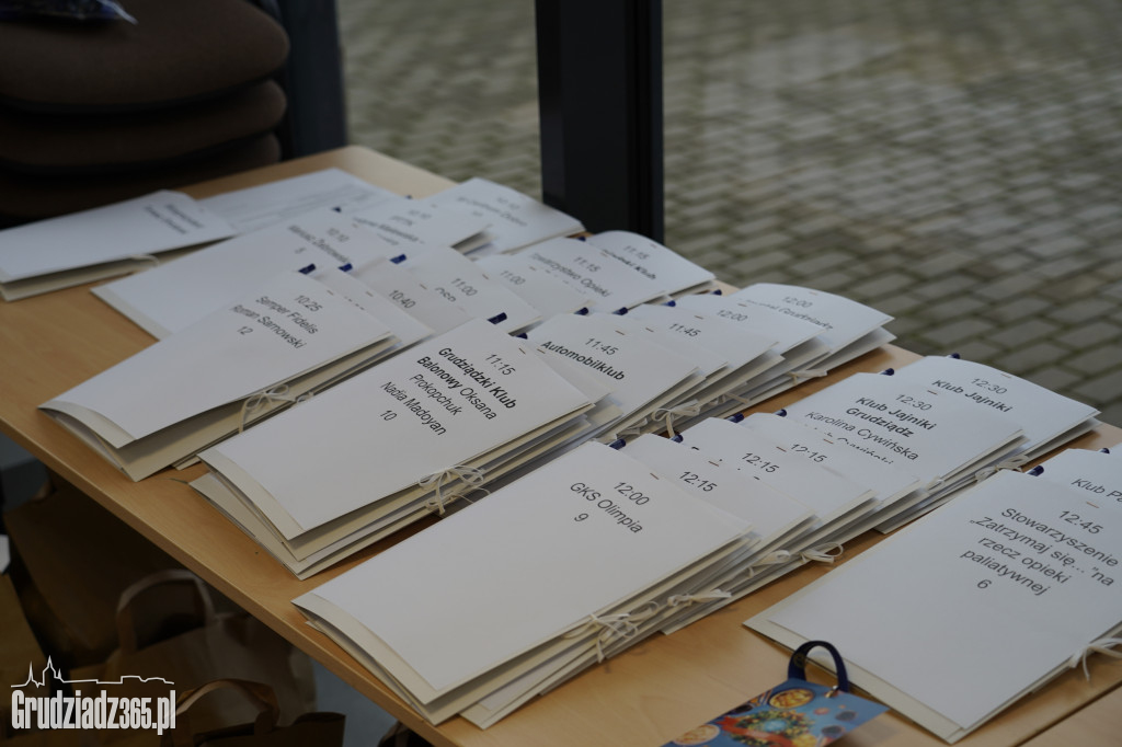 Grudziądz: Wolontariusze ruszają z paczkami dla seniorów!