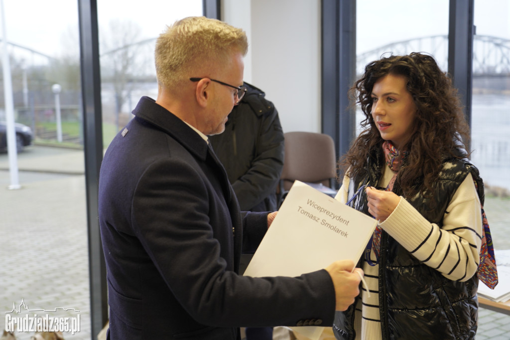 Grudziądz: Wolontariusze ruszają z paczkami dla seniorów!