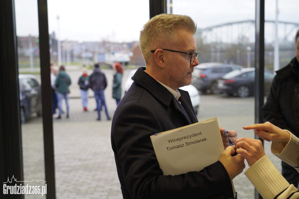 Grudziądz: Wolontariusze ruszają z paczkami dla seniorów!