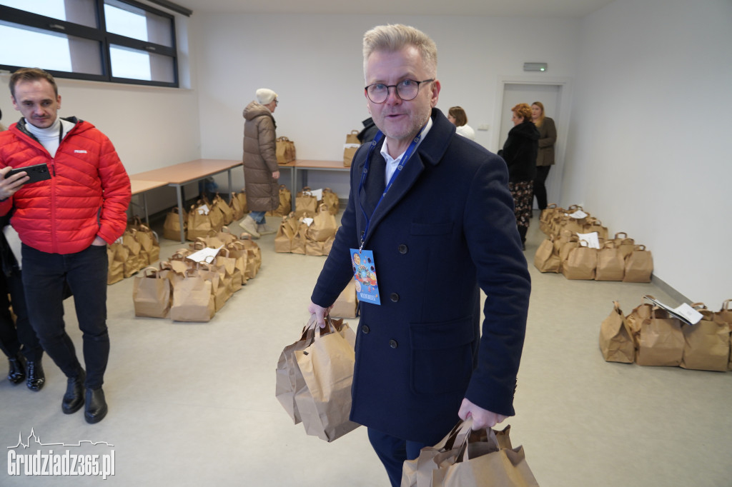 Grudziądz: Wolontariusze ruszają z paczkami dla seniorów!