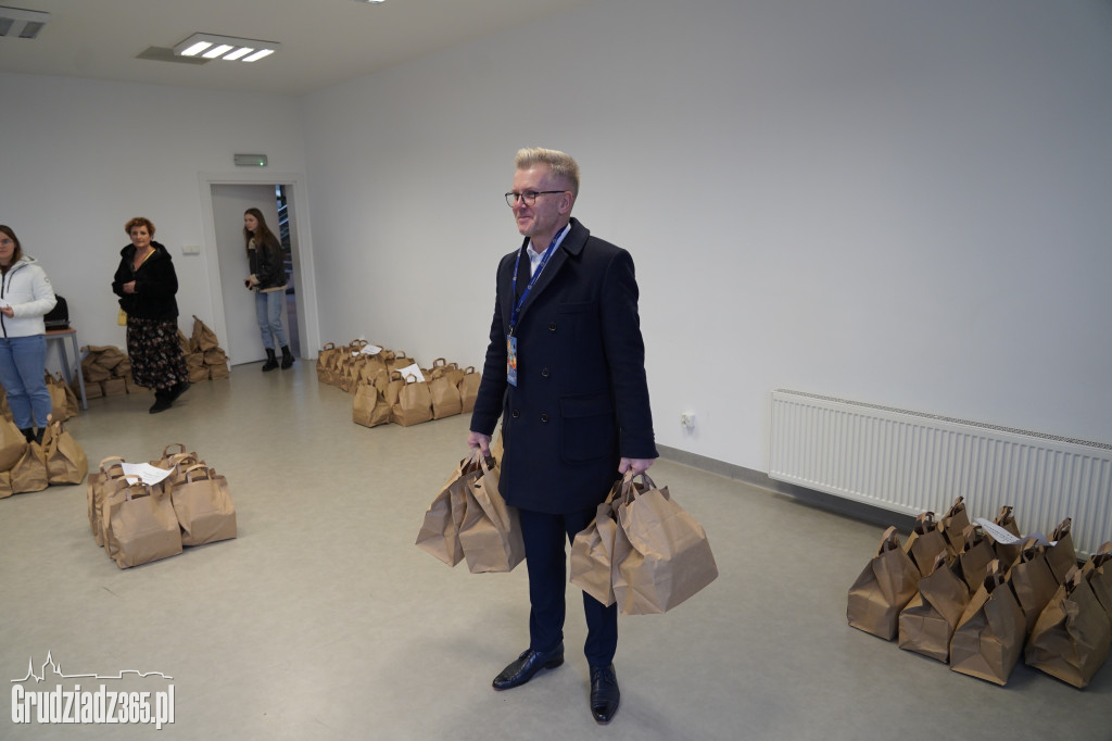 Grudziądz: Wolontariusze ruszają z paczkami dla seniorów!