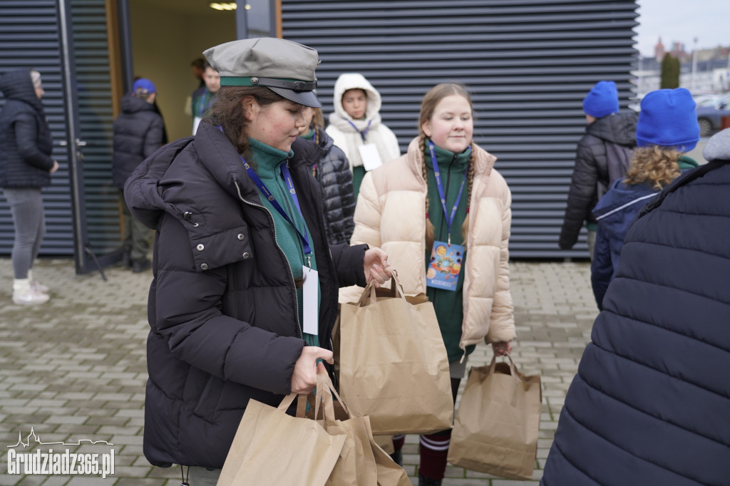 Grudziądz: Wolontariusze ruszają z paczkami dla seniorów!