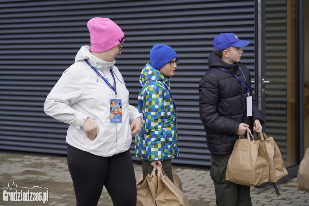 Grudziądz: Wolontariusze ruszają z paczkami dla seniorów!